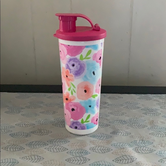 tupperware tumblers with lids